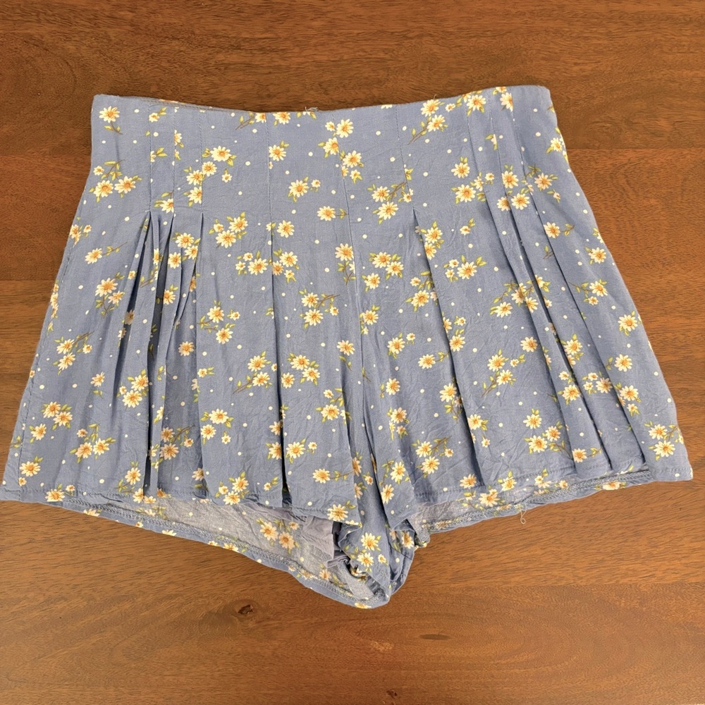 High Rise Daisy Pleated Mini Shorts